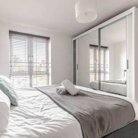 2 Bed & 2 Bath Cosy Apartment Slough- Free Parking Kültér fotó