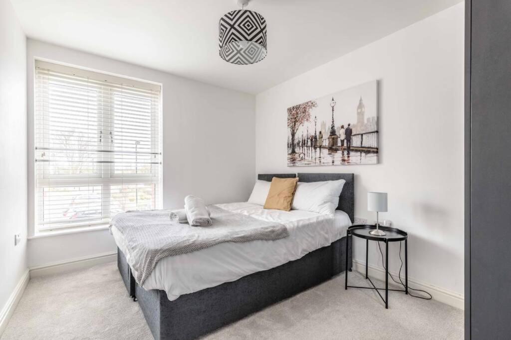 2 Bed & 2 Bath Cosy Apartment Slough- Free Parking Kültér fotó