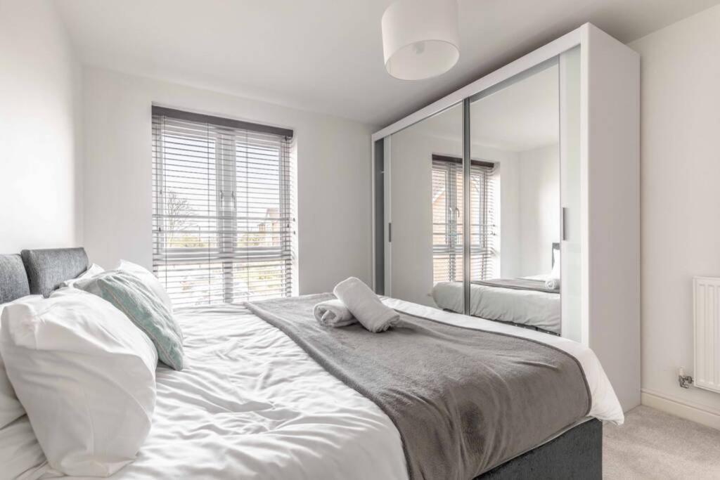 2 Bed & 2 Bath Cosy Apartment Slough- Free Parking Kültér fotó